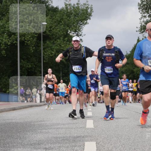 29.06.2025 - hella hamburg halbmarathon Luisa Fischer http://msf.ph/oto/8473633 29.06.2025 10:45:16 Kennedybrücke 10348, 15842, 1542, 643, 1648, 11686, 3460, 16568, 068, 1648, 2762, 2763, 3459, 5942, 6066, 6137, 6450, 6726, 7968, 8162, 8163, 9588, 10181, 10872 meine-sportfotos.de