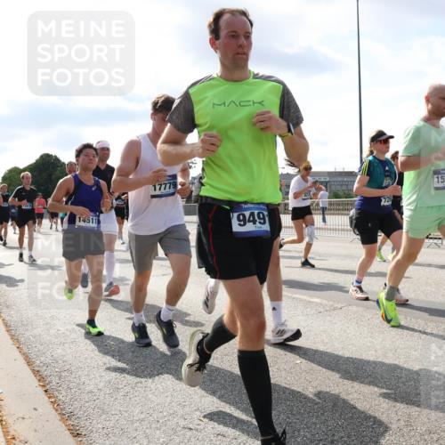 29.06.2025 - hella hamburg halbmarathon Lena Gebhardt http://msf.ph/oto/8473668 29.06.2025 09:55:44 Lombardsbrücke 15300, 14511, 17779, 949, 726, 1553, 1197, 1120, 1143, 1151, 1216, 1257, 1267, 1461, 1630, 1683, 1689, 1696, 1706, 1884, 1976, 2207, 2250, 2274, 2284, 2287, 2411, 2706, 2708, 2718, 2818, 2864, 2884, 3087, 3213, 3399, 3435, 3543, 3654, 3692, 3747, 3945, 3985, 4033, 4088, 4093, 4127, 4189, 4324, 4345, 4346, 4557, 4601, 4847, 4890, 4938, 5102, 5116, 5421, 5459, 5708, 5915, 6009, 6054, 6158, 6421, 6481, 6532, 6662, 6691, 6836, 6994, 7052, 7056, 7100, 7224, 7269, 7312 meine-sportfotos.de