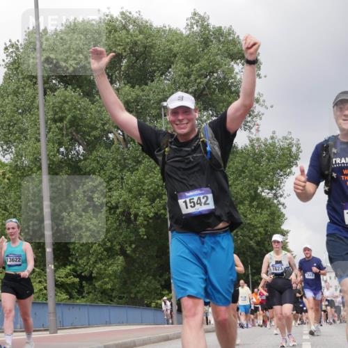 29.06.2025 - hella hamburg halbmarathon Luisa Fischer http://msf.ph/oto/8473682 29.06.2025 10:45:18 Kennedybrücke 13622, 3, 1542, 1623, 1648, 11686, 1648, 3459, 4885, 5942, 6137, 6450, 6726, 7968, 8004, 8162, 8163, 9588, 10181, 10872 meine-sportfotos.de