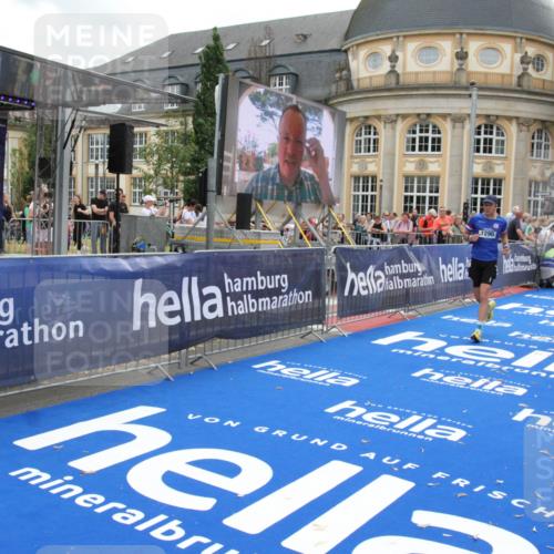 29.06.2025 - hella hamburg halbmarathon Michael Strokosch http://msf.ph/oto/8473735 29.06.2025 10:37:37 Ziel 1290, 5042, 5791, 6047, 7831, 9914, 10451, 10922, 11106, 18193, 18216 meine-sportfotos.de