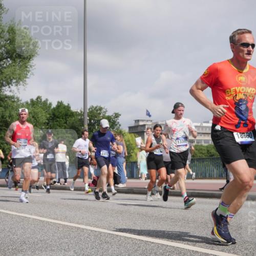 29.06.2025 - hella hamburg halbmarathon Luisa Fischer http://msf.ph/oto/8473759 29.06.2025 10:01:40 Kennedybrücke 4266, 1410, 70, 3091, 13397, 18960, 1410, 1946, 1951, 2840, 3091, 3097, 3952, 4152, 5084, 6294, 6629, 6657, 7082, 7716, 9727, 10724 meine-sportfotos.de