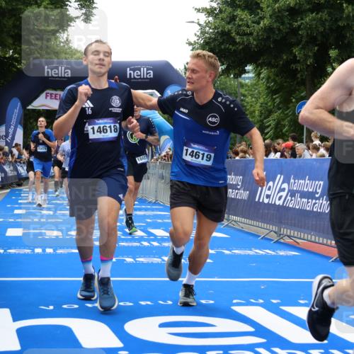 29.06.2025 - hella hamburg halbmarathon Strokosch-Dieckow http://msf.ph/oto/8473768 29.06.2025 10:47:37 Ziel 1070, 1320, 1696, 2284, 2708, 5889, 6009, 7962, 8023, 8234, 8927, 10969, 10988, 11283, 12870, 13223, 13303, 13948, 14618, 14619, 15451, 15478, 15479, 16205, 17229, 18104, 18430, 18970, 19181 meine-sportfotos.de
