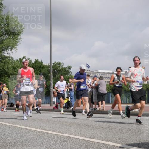 29.06.2025 - hella hamburg halbmarathon Luisa Fischer http://msf.ph/oto/8473771 29.06.2025 10:01:41 Kennedybrücke 7716, 18958, 11212, 14266, 33, 3091, 16830, 13397, 1410, 1410, 1946, 1951, 2840, 3091, 3097, 3952, 4152, 5084, 6294, 6629, 7082, 7232, 7716, 8068, 8639, 9727, 10724 meine-sportfotos.de