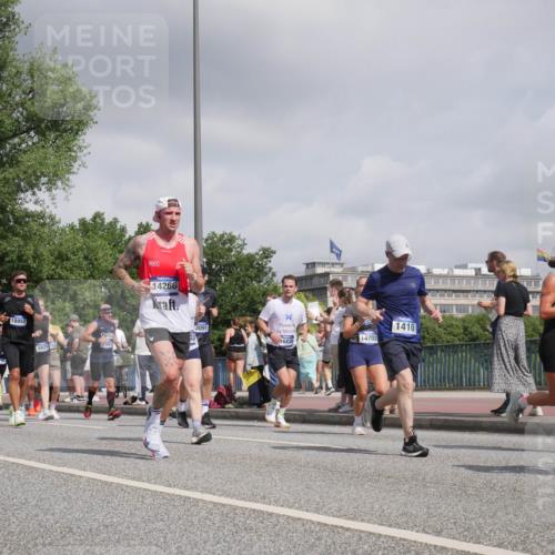 29.06.2025 - hella hamburg halbmarathon Luisa Fischer http://msf.ph/oto/8473787 29.06.2025 10:01:41 Kennedybrücke 18958, 7716, 6629212, 3097, 14266, 3091, 6830, 14702, 1410, 1410, 1946, 1951, 2840, 3091, 3097, 3952, 4152, 5084, 6294, 6629, 7082, 7232, 7716, 8068, 8639, 9727, 10724 meine-sportfotos.de