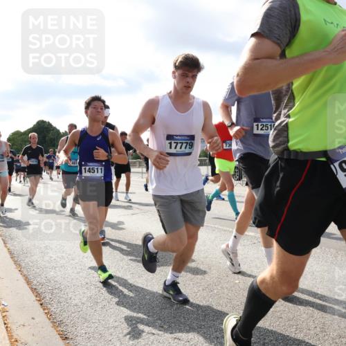 29.06.2025 - hella hamburg halbmarathon Lena Gebhardt http://msf.ph/oto/8473800 29.06.2025 09:55:44 Lombardsbrücke 15300, 15636, 461, 14511, 17779, 736, 1251, 949, 1120, 1143, 1151, 1216, 1257, 1267, 1461, 1630, 1683, 1689, 1696, 1706, 1884, 1976, 2207, 2250, 2274, 2284, 2287, 2411, 2706, 2708, 2718, 2818, 2864, 2884, 3087, 3213, 3399, 3435, 3543, 3654, 3692, 3747, 3945, 3985, 4033, 4088, 4093, 4127, 4189, 4324, 4345, 4346, 4557, 4601, 4847, 4890, 4938, 5102, 5116, 5421, 5459, 5708, 5915, 6009, 6054, 6158, 6421, 6481, 6532, 6662, 6691, 6836, 6994, 7052, 7056, 7100, 7224, 7269, 7312 meine-sportfotos.de