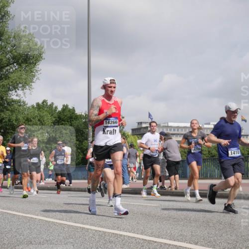 29.06.2025 - hella hamburg halbmarathon Luisa Fischer http://msf.ph/oto/8473803 29.06.2025 10:01:42 Kennedybrücke 14914, 7716, 18958, 14266, 14702, 16830, 6629, 1410, 3097, 1410, 1946, 1951, 2840, 3091, 3097, 3952, 5084, 6294, 6629, 7082, 7232, 7716, 8068, 8639, 9727 meine-sportfotos.de