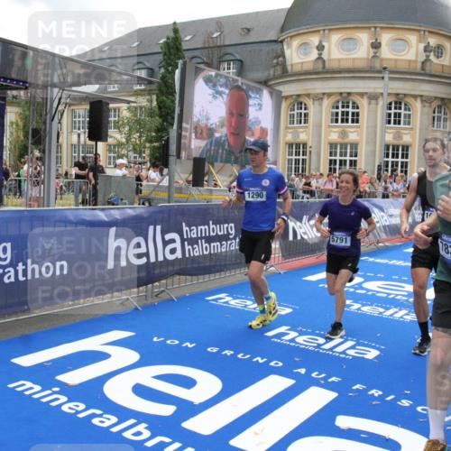 29.06.2025 - hella hamburg halbmarathon Michael Strokosch http://msf.ph/oto/8473814 29.06.2025 10:37:38 Ziel 1290, 5042, 5791, 7831, 9914, 10451, 10922, 11106, 18193, 18216 meine-sportfotos.de