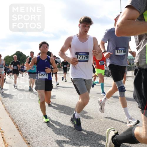 29.06.2025 - hella hamburg halbmarathon Lena Gebhardt http://msf.ph/oto/8473874 29.06.2025 09:55:44 Lombardsbrücke 15300, 15636, 1461, 14511, 17779, 7367, 12519, 949, 1120, 1143, 1151, 1216, 1257, 1267, 1461, 1630, 1683, 1689, 1696, 1706, 1884, 1976, 2207, 2250, 2274, 2284, 2287, 2411, 2706, 2708, 2718, 2818, 2864, 2884, 3087, 3213, 3399, 3435, 3543, 3654, 3692, 3747, 3945, 3985, 4033, 4088, 4093, 4127, 4189, 4324, 4345, 4346, 4557, 4601, 4847, 4890, 4938, 5102, 5116, 5421, 5459, 5708, 5915, 6009, 6054, 6158, 6421, 6481, 6532, 6662, 6691, 6836, 6994, 7052, 7056, 7100, 7224, 7269, 7312 meine-sportfotos.de