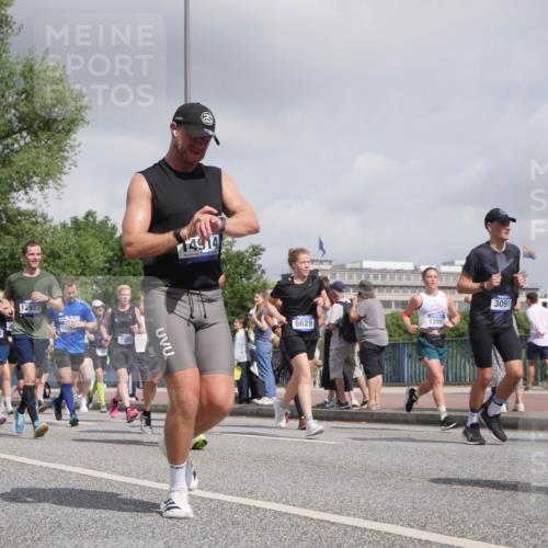 29.06.2025 - hella hamburg halbmarathon Luisa Fischer http://msf.ph/oto/8473876 29.06.2025 10:01:44 Kennedybrücke 14355, 5084, 12527, 143, 1951, 14914, 6629, 13997, 3091, 1190, 1410, 1946, 1951, 2840, 2907, 3037, 3091, 3097, 5084, 6294, 6629, 7082, 7232, 7716, 8068, 8639, 8721, 9727 meine-sportfotos.de
