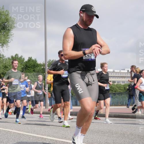 29.06.2025 - hella hamburg halbmarathon Luisa Fischer http://msf.ph/oto/8473904 29.06.2025 10:01:44 Kennedybrücke 5084, 12527, 8958, 491, 662, 309, 1190, 1410, 1946, 1951, 2840, 2907, 3037, 3091, 3097, 5084, 6294, 6629, 7082, 7232, 7716, 8068, 8639, 8721, 9727 meine-sportfotos.de