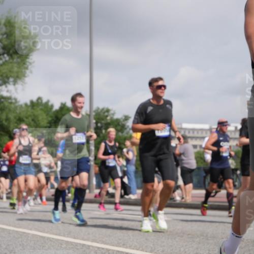 29.06.2025 - hella hamburg halbmarathon Luisa Fischer http://msf.ph/oto/8473931 29.06.2025 10:01:45 Kennedybrücke 1190, 1410, 1485, 1946, 1951, 2840, 2907, 3037, 3091, 3097, 3715, 5084, 6294, 6629, 7082, 7232, 7716, 8068, 8322, 8639, 8721, 9727 meine-sportfotos.de