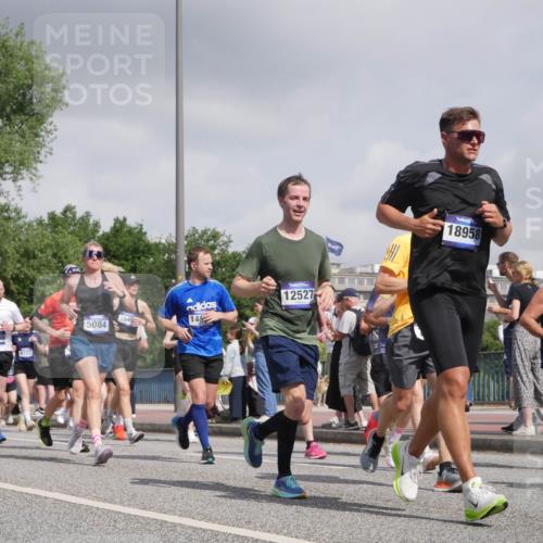 29.06.2025 - hella hamburg halbmarathon Luisa Fischer http://msf.ph/oto/8473957 29.06.2025 10:01:45 Kennedybrücke 14355, 9727, 5084, 1545, 148, 12527, 18958, 3097, 1190, 1410, 1485, 1946, 1951, 2840, 2907, 3037, 3091, 3097, 3715, 5084, 6294, 6629, 7082, 7232, 7716, 8068, 8322, 8639, 8721, 9727 meine-sportfotos.de