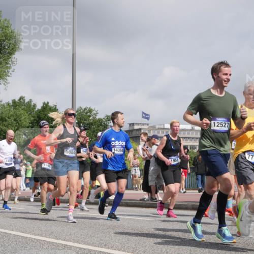 29.06.2025 - hella hamburg halbmarathon Luisa Fischer http://msf.ph/oto/8473985 29.06.2025 10:01:46 Kennedybrücke 8639, 15914, 14355, 1946, 5084, 15497, 14368, 12527, 1951, 1, 7716, 1190, 1485, 1946, 1951, 2840, 2907, 3037, 3091, 3097, 3715, 5084, 6629, 7082, 7232, 7716, 8068, 8322, 8639, 8721, 9727 meine-sportfotos.de