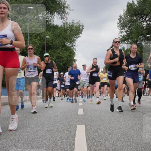 29.06.2025 - hella hamburg halbmarathon Luisa Fischer http://msf.ph/oto/8474019 29.06.2025 10:45:37 Kennedybrücke 8908, 122, 14929, 13205, 5535, 10532, 114, 3276, 8014, 940, 1840, 82, 18401, 12904, 1039, 1712, 2069, 2974, 3276, 3326, 3568, 4385, 4541, 4735, 4736, 5671, 6320, 7022, 7023, 8014, 8712, 10532 meine-sportfotos.de