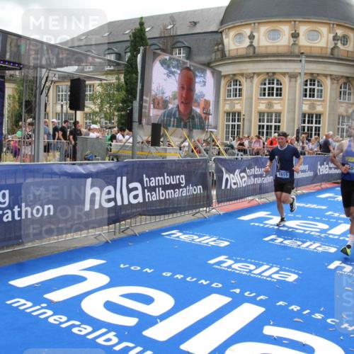 29.06.2025 - hella hamburg halbmarathon Michael Strokosch http://msf.ph/oto/8474038 29.06.2025 10:37:49 Ziel 1505, 1615, 2196, 2404, 9171, 13148, 13595, 18276, 18277 meine-sportfotos.de