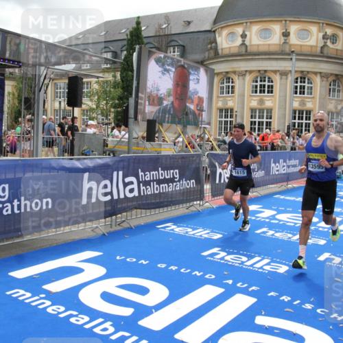 29.06.2025 - hella hamburg halbmarathon Michael Strokosch http://msf.ph/oto/8474053 29.06.2025 10:37:50 Ziel 1505, 1615, 2196, 2404, 9171, 13148, 13595, 18276, 18277 meine-sportfotos.de
