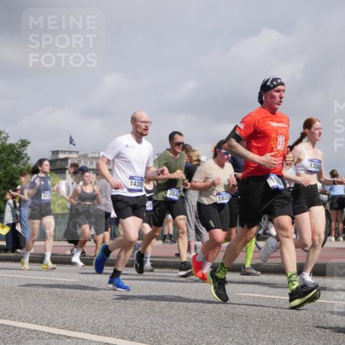 29.06.2025 - hella hamburg halbmarathon Luisa Fischer http://msf.ph/oto/8474077 29.06.2025 10:01:48 Kennedybrücke 8639, 7232, 9727, 14355, 19, 2840, 18208, 96, 13880, 1190, 1485, 1946, 1951, 1972, 2840, 2907, 3037, 3091, 3097, 3715, 5084, 5492, 6399, 6629, 7082, 7232, 7716, 8068, 8322, 8639, 8721, 8798, 9727 meine-sportfotos.de