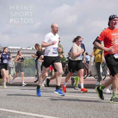 29.06.2025 - hella hamburg halbmarathon Luisa Fischer http://msf.ph/oto/8474104 29.06.2025 10:01:48 Kennedybrücke 9727, 14355, 1820, 1190, 1485, 1946, 1951, 1972, 2840, 2907, 3037, 3091, 3097, 3715, 5084, 5492, 6399, 6629, 7082, 7232, 7716, 8068, 8322, 8639, 8721, 8798, 9727 meine-sportfotos.de