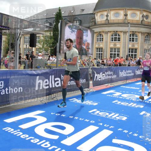 29.06.2025 - hella hamburg halbmarathon Michael Strokosch http://msf.ph/oto/8474110 29.06.2025 10:37:52 Ziel 1615, 2196, 2404, 9171, 13148, 13595, 18103, 18276, 18277, 18529 meine-sportfotos.de
