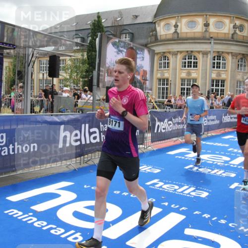 29.06.2025 - hella hamburg halbmarathon Michael Strokosch http://msf.ph/oto/8474161 29.06.2025 10:37:53 Ziel 1615, 2196, 2404, 9171, 13148, 18103, 18276, 18277, 18529 meine-sportfotos.de