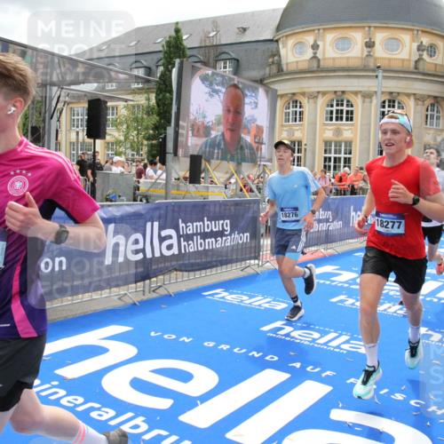 29.06.2025 - hella hamburg halbmarathon Michael Strokosch http://msf.ph/oto/8474183 29.06.2025 10:37:54 Ziel 2196, 2404, 3480, 9171, 13148, 18103, 18276, 18277, 18529 meine-sportfotos.de