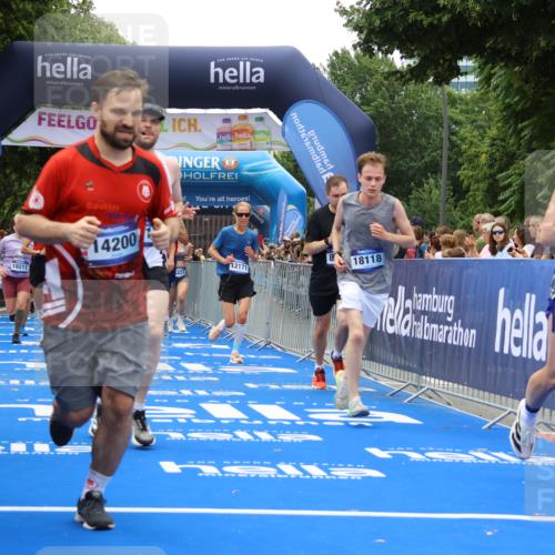 29.06.2025 - hella hamburg halbmarathon Strokosch-Dieckow http://msf.ph/oto/8474198 29.06.2025 10:46:19 Ziel 1569, 1600, 2048, 2222, 2590, 2842, 3056, 4237, 4949, 6388, 6421, 6691, 6978, 7335, 8142, 8981, 9497, 10796, 11185, 11773, 12171, 12651, 12891, 13698, 14045, 14200, 14228, 14262, 14482, 15157, 16127, 17190, 18118, 18211, 18637, 19209 meine-sportfotos.de