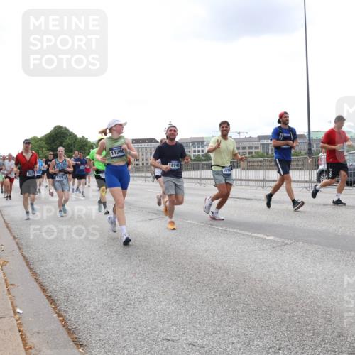 29.06.2025 - hella hamburg halbmarathon Lena Gebhardt http://msf.ph/oto/8474409 29.06.2025 10:33:11 Lombardsbrücke 1324, 11260, 18743, 1874, 1078, 1237, 1324, 1732, 1764, 1995, 2038, 2054, 2059, 2085, 2276, 2838, 2959, 3341, 3391, 3422, 3708, 3753, 3812, 3871, 4030, 4096, 4164, 4445, 4446, 4555, 4650, 5110, 5180, 5581, 5917, 6040, 6773, 6861, 7387, 7705, 7982, 8170, 8595, 8839, 9034, 9143, 9289, 9471, 9542, 9591, 9592, 9750, 9768, 9780, 11229, 11260, 11713, 11756, 11826, 12039, 12423, 12424, 14305, 14743, 15951 meine-sportfotos.de