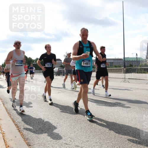 29.06.2025 - hella hamburg halbmarathon Lena Gebhardt http://msf.ph/oto/8474465 29.06.2025 09:55:45 Lombardsbrücke 15300, 15636, 1461, 13032, 1120, 1143, 1151, 1216, 1257, 1267, 1461, 1507, 1630, 1683, 1689, 1696, 1706, 1884, 1976, 2207, 2250, 2284, 2287, 2411, 2706, 2708, 2718, 2818, 2864, 2884, 3087, 3213, 3399, 3435, 3543, 3654, 3692, 3747, 3945, 3985, 4033, 4088, 4093, 4127, 4189, 4324, 4345, 4346, 4557, 4601, 4847, 4890, 4938, 5102, 5116, 5421, 5459, 5708, 5915, 6009, 6054, 6134, 6158, 6421, 6481, 6532, 6662, 6691, 6836, 6994, 7052, 7056, 7100, 7224, 7269, 7312 meine-sportfotos.de