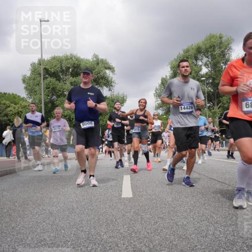 29.06.2025 - hella hamburg halbmarathon Luisa Fischer http://msf.ph/oto/8474474 29.06.2025 10:45:56 Kennedybrücke 946, 6618, 9008, 7955, 185810, 3250, 14426, 14170, 6828, 2854, 1752, 2134, 2509, 3378, 5419, 6136, 6440, 6828, 7043, 7260, 7357, 7666, 8525, 8526, 9644, 9980, 10623 meine-sportfotos.de