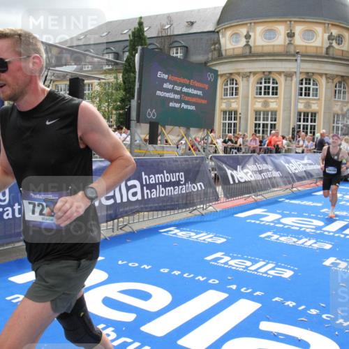 29.06.2025 - hella hamburg halbmarathon Michael Strokosch http://msf.ph/oto/8474497 29.06.2025 10:38:05 Ziel 7229, 8091, 9643, 9944, 10793, 11049, 11952, 12915, 13900, 14274, 15303, 15382, 16698 meine-sportfotos.de