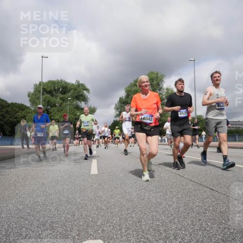 29.06.2025 - hella hamburg halbmarathon Luisa Fischer http://msf.ph/oto/8474589 29.06.2025 10:46:01 Kennedybrücke 17, 8992, 16215, 8526, 8525, 1957, 14042, 1360, 1929, 1994, 2401, 2509, 2940, 2941, 3378, 3874, 4092, 6440, 6837, 7260, 7357, 7477, 7666, 8000, 8525, 8526, 9980 meine-sportfotos.de