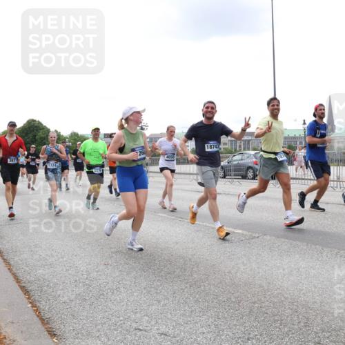 29.06.2025 - hella hamburg halbmarathon Lena Gebhardt http://msf.ph/oto/8474596 29.06.2025 10:33:11 Lombardsbrücke 3871, 1324, 260, 4650, 18743, 187, 1078, 1237, 1324, 1732, 1764, 1995, 2038, 2054, 2059, 2085, 2276, 2838, 2959, 3341, 3391, 3422, 3708, 3753, 3812, 3871, 4030, 4096, 4164, 4445, 4446, 4555, 4650, 5110, 5180, 5581, 5917, 6040, 6773, 6861, 7387, 7705, 7982, 8170, 8595, 8839, 9034, 9143, 9289, 9471, 9542, 9591, 9592, 9750, 9768, 9780, 11229, 11260, 11713, 11756, 11826, 12039, 12423, 12424, 14305, 14743, 15951 meine-sportfotos.de