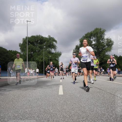 29.06.2025 - hella hamburg halbmarathon Luisa Fischer http://msf.ph/oto/8474685 29.06.2025 10:46:05 Kennedybrücke 1943, 7477, 8816, 2509, 12441, 3874, 1150, 1360, 1656, 1929, 1994, 2401, 2509, 2940, 2941, 3378, 3874, 4092, 4778, 5403, 6440, 6764, 6837, 7357, 7477, 7515, 7666, 8000, 8526, 9980, 10008, 10697, 10734 meine-sportfotos.de