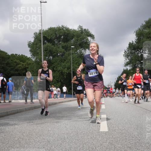 29.06.2025 - hella hamburg halbmarathon Luisa Fischer http://msf.ph/oto/8474739 29.06.2025 10:46:08 Kennedybrücke 7513, 8816, 17380, 10734, 17676, 403, 1150, 1360, 1656, 1929, 1994, 2401, 2509, 2580, 2940, 2941, 3378, 3874, 4092, 4778, 5403, 6764, 6837, 7477, 7515, 8000, 8161, 10008, 10697, 10734 meine-sportfotos.de