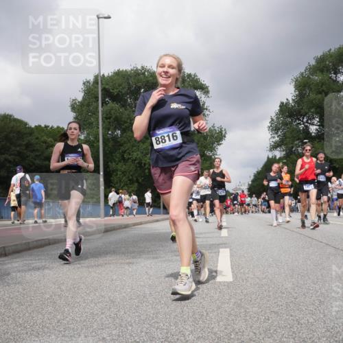 29.06.2025 - hella hamburg halbmarathon Luisa Fischer http://msf.ph/oto/8474749 29.06.2025 10:46:08 Kennedybrücke 8816, 1929, 2401, 5403, 17678, 1150, 1360, 1656, 1929, 1994, 2401, 2509, 2580, 2940, 2941, 3378, 3874, 4092, 4778, 5403, 6764, 6837, 7477, 7515, 8000, 8161, 10008, 10697, 10734 meine-sportfotos.de
