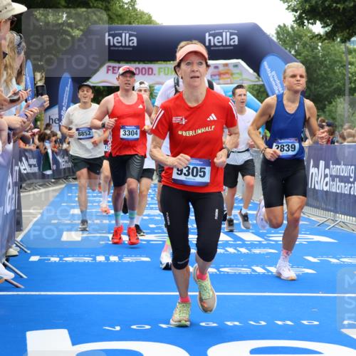 29.06.2025 - hella hamburg halbmarathon Strokosch-Dieckow http://msf.ph/oto/8474757 29.06.2025 10:47:27 Ziel 51, 1012, 1070, 1592, 1696, 2274, 2284, 2839, 2864, 2869, 2953, 3304, 5532, 5650, 5889, 6009, 8023, 8234, 8693, 8852, 8927, 9305, 10423, 11021, 11077, 11491, 12870, 13223, 13303, 13782, 15350, 15479, 15611, 15923, 16089, 16819, 17846, 17905, 18104, 18758, 18974, 19181 meine-sportfotos.de