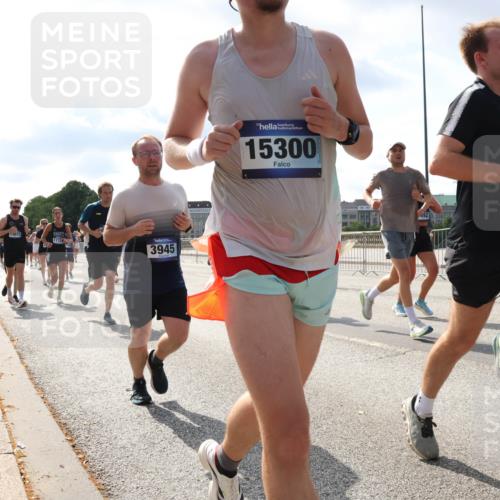 29.06.2025 - hella hamburg halbmarathon Lena Gebhardt http://msf.ph/oto/8474841 29.06.2025 09:55:46 Lombardsbrücke 13073, 3945, 15300, 692, 481, 1120, 1143, 1151, 1216, 1257, 1267, 1461, 1507, 1630, 1683, 1689, 1696, 1706, 1884, 1976, 2207, 2250, 2260, 2284, 2287, 2411, 2706, 2708, 2718, 2818, 2864, 2884, 3087, 3213, 3399, 3435, 3543, 3654, 3692, 3747, 3945, 3985, 4033, 4088, 4093, 4127, 4189, 4324, 4345, 4346, 4557, 4601, 4847, 4890, 4938, 5102, 5116, 5421, 5459, 5708, 5915, 6009, 6054, 6134, 6158, 6421, 6481, 6532, 6662, 6691, 6836, 6994, 7052, 7056, 7100, 7224, 7269, 7312 meine-sportfotos.de
