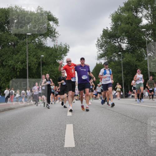 29.06.2025 - hella hamburg halbmarathon Luisa Fischer http://msf.ph/oto/8474863 29.06.2025 10:46:16 Kennedybrücke 16221, 1150, 7557, 219, 8435, 1150, 1656, 2450, 2580, 4334, 4891, 4892, 5268, 6764, 7515, 7557, 8161, 8435, 9304, 10008, 10734 meine-sportfotos.de