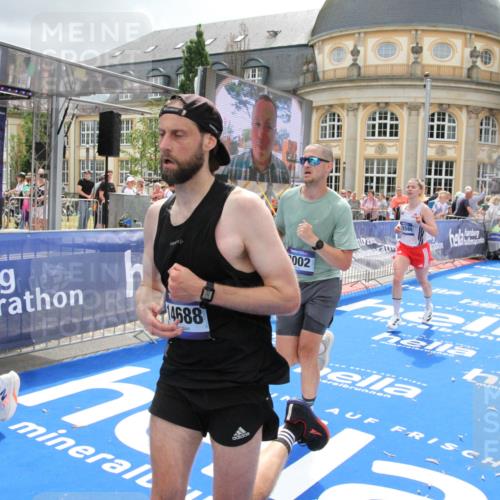 29.06.2025 - hella hamburg halbmarathon Michael Strokosch http://msf.ph/oto/8474899 29.06.2025 10:38:21 Ziel 1042, 1688, 2849, 3431, 6095, 7110, 7743, 8002, 14688, 18584 meine-sportfotos.de