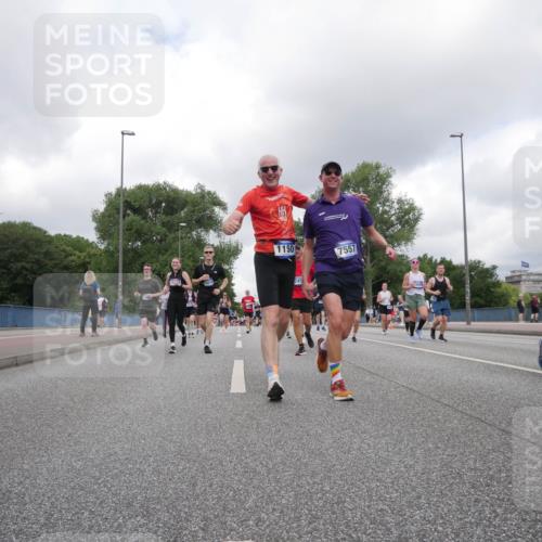 29.06.2025 - hella hamburg halbmarathon Luisa Fischer http://msf.ph/oto/8474923 29.06.2025 10:46:19 Kennedybrücke 1150, 7557, 8435, 2450, 2580, 4334, 4891, 4892, 5268, 7557, 8161, 8435, 9304 meine-sportfotos.de