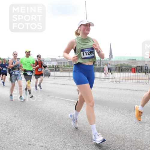 29.06.2025 - hella hamburg halbmarathon Lena Gebhardt http://msf.ph/oto/8474963 29.06.2025 10:33:12 Lombardsbrücke 3871, 1324, 2276, 12039, 11260, 15, 1078, 1237, 1324, 1732, 1764, 1995, 2038, 2054, 2059, 2085, 2276, 2838, 2959, 3341, 3391, 3422, 3708, 3753, 3812, 3871, 4030, 4096, 4164, 4445, 4446, 4555, 4650, 5110, 5180, 5581, 5917, 6040, 6773, 6861, 7387, 7705, 7982, 8170, 8595, 8839, 9034, 9143, 9258, 9289, 9471, 9542, 9591, 9592, 9750, 9768, 9780, 11229, 11260, 11713, 11756, 11826, 12039, 12423, 12424, 14305, 14743, 15951 meine-sportfotos.de