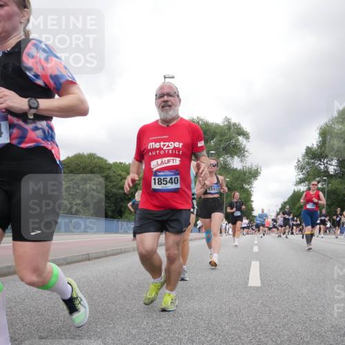 29.06.2025 - hella hamburg halbmarathon Luisa Fischer http://msf.ph/oto/8475031 29.06.2025 10:46:25 Kennedybrücke 1624, 18540, 15977, 17343, 1310, 3283, 3764, 4334, 4353, 4891, 4892, 5268, 5755, 8233, 9304, 10536 meine-sportfotos.de