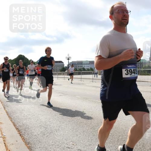 29.06.2025 - hella hamburg halbmarathon Lena Gebhardt http://msf.ph/oto/8475086 29.06.2025 09:55:47 Lombardsbrücke 13073, 1227, 2884, 11733, 601, 3945, 1120, 1143, 1151, 1216, 1257, 1267, 1461, 1502, 1507, 1630, 1689, 1696, 1706, 1884, 1976, 2207, 2250, 2260, 2284, 2287, 2411, 2706, 2708, 2718, 2818, 2864, 2884, 3087, 3213, 3399, 3435, 3543, 3654, 3692, 3945, 3985, 4033, 4088, 4093, 4127, 4189, 4324, 4345, 4346, 4557, 4601, 4847, 4890, 4938, 5102, 5116, 5421, 5459, 5708, 5915, 6009, 6054, 6134, 6158, 6421, 6481, 6532, 6662, 6691, 6994, 7056, 7100, 7224, 7269, 7312, 8335 meine-sportfotos.de