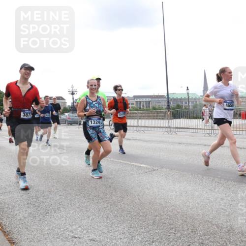 29.06.2025 - hella hamburg halbmarathon Lena Gebhardt http://msf.ph/oto/8475095 29.06.2025 10:33:13 Lombardsbrücke 12812, 3871, 1624, 12039, 12813, 18951, 1324, 4650, 1078, 1237, 1324, 1732, 1764, 1995, 2038, 2054, 2085, 2276, 2838, 2959, 3341, 3391, 3422, 3708, 3753, 3812, 3871, 4030, 4096, 4164, 4445, 4555, 4650, 5110, 5180, 5581, 5917, 6040, 6773, 6861, 7387, 7705, 7982, 8170, 8595, 8839, 8891, 9034, 9143, 9258, 9289, 9471, 9542, 9591, 9592, 9750, 9768, 9780, 11229, 11260, 11713, 11756, 11826, 12039, 12423, 12424, 14305, 14743, 15951 meine-sportfotos.de