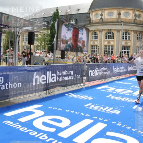 29.06.2025 - hella hamburg halbmarathon Michael Strokosch http://msf.ph/oto/8475161 29.06.2025 10:38:26 Ziel 1042, 1710, 2745, 3014, 3431, 3790, 6095, 7110, 14992, 16075, 18761 meine-sportfotos.de