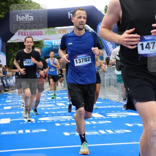 29.06.2025 - hella hamburg halbmarathon Strokosch-Dieckow http://msf.ph/oto/8475184 29.06.2025 10:47:20 Ziel 51, 1012, 2274, 2839, 2864, 2869, 5024, 5532, 5650, 6134, 6168, 6203, 8693, 9305, 10208, 10211, 10423, 11077, 11491, 11518, 13672, 13782, 14722, 15350, 15611, 15923, 16089, 16286, 16819, 18758, 18856, 18974 meine-sportfotos.de