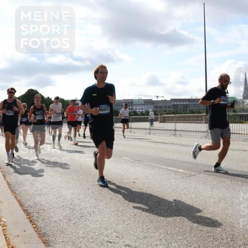 29.06.2025 - hella hamburg halbmarathon Lena Gebhardt http://msf.ph/oto/8475194 29.06.2025 09:55:48 Lombardsbrücke 13073, 11733, 4601, 5994, 1120, 1143, 1151, 1216, 1257, 1267, 1461, 1502, 1507, 1630, 1689, 1696, 1706, 1884, 1976, 2250, 2260, 2284, 2411, 2706, 2708, 2718, 2818, 2864, 2884, 3060, 3087, 3213, 3399, 3435, 3543, 3654, 3692, 3945, 3985, 4033, 4088, 4093, 4127, 4189, 4324, 4345, 4346, 4557, 4601, 4847, 4890, 4938, 5116, 5421, 5459, 5708, 5915, 6009, 6054, 6134, 6421, 6481, 6532, 6662, 6691, 6994, 7056, 7100, 7224, 7269, 7312, 7332, 8335 meine-sportfotos.de