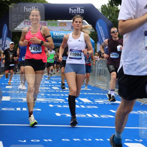 29.06.2025 - hella hamburg halbmarathon Strokosch-Dieckow http://msf.ph/oto/8475196 29.06.2025 10:46:11 Ziel 1569, 1759, 2048, 2590, 2707, 3056, 3087, 4949, 6388, 7450, 7961, 9497, 9585, 10796, 11094, 11125, 13630, 14200, 14262, 16136, 16466, 16475, 17190, 18702, 18797 meine-sportfotos.de