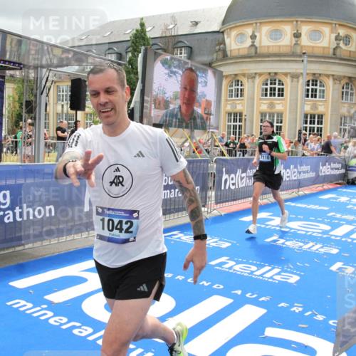 29.06.2025 - hella hamburg halbmarathon Michael Strokosch http://msf.ph/oto/8475204 29.06.2025 10:38:27 Ziel 1042, 1710, 2745, 3014, 3431, 3790, 6095, 7110, 14992, 16075, 16280, 18761 meine-sportfotos.de