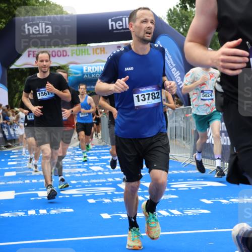 29.06.2025 - hella hamburg halbmarathon Strokosch-Dieckow http://msf.ph/oto/8475215 29.06.2025 10:47:20 Ziel 51, 1012, 2274, 2839, 2864, 2869, 5024, 5532, 5650, 6134, 6168, 6203, 8693, 9305, 10208, 10211, 10423, 11077, 11491, 11518, 13672, 13782, 14722, 15350, 15611, 15923, 16089, 16286, 16819, 18758, 18856, 18974 meine-sportfotos.de
